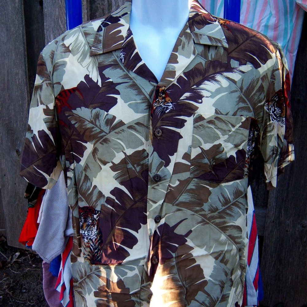 VINTAGE KENNINGTON TOMMY BAHAMA-STYLE MEN'S BUTTON DOWN SHIRT